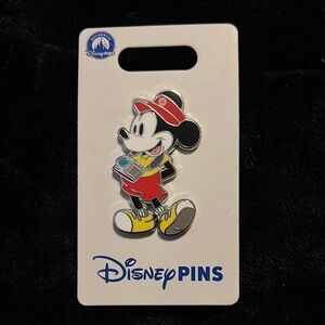 Disney Mickey Mouse Epcot traveler pin